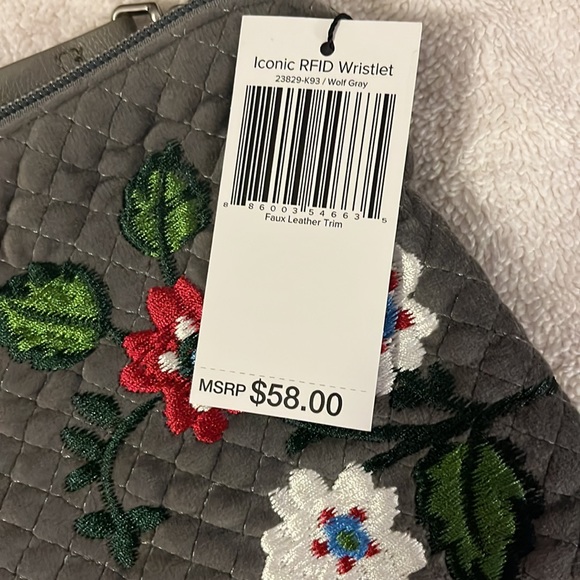 Wolf Gray RFID Wristlet - Picture 4 of 4